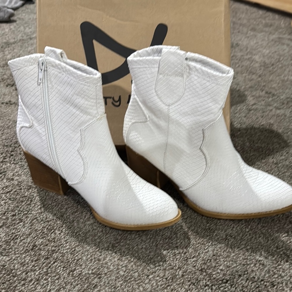 Dirty Laundry White Heeled Boots Western Style
